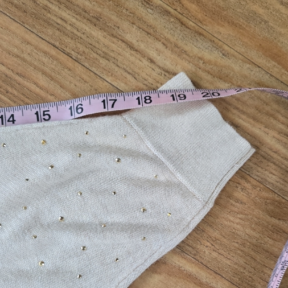 White House Black Market Cream V-Neck Sweater - Picture 8 of 8